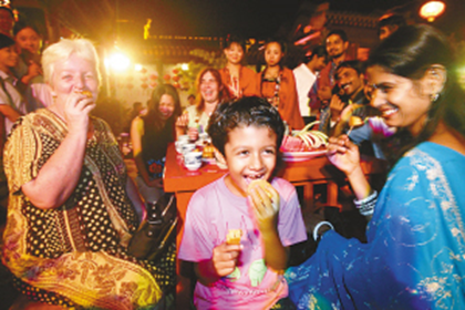 汽車?yán)葟S過中秋圖2